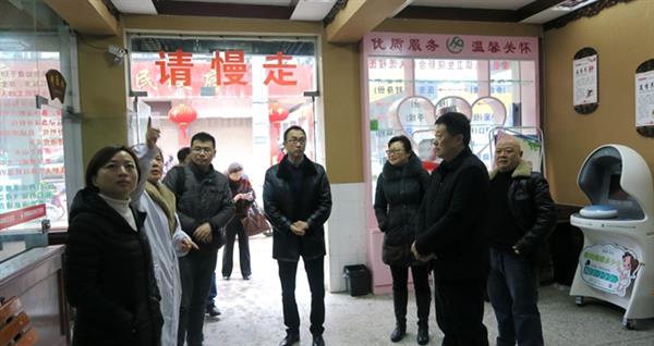 李群主任在荣县地震一线实地指导开展卫生防疫工作